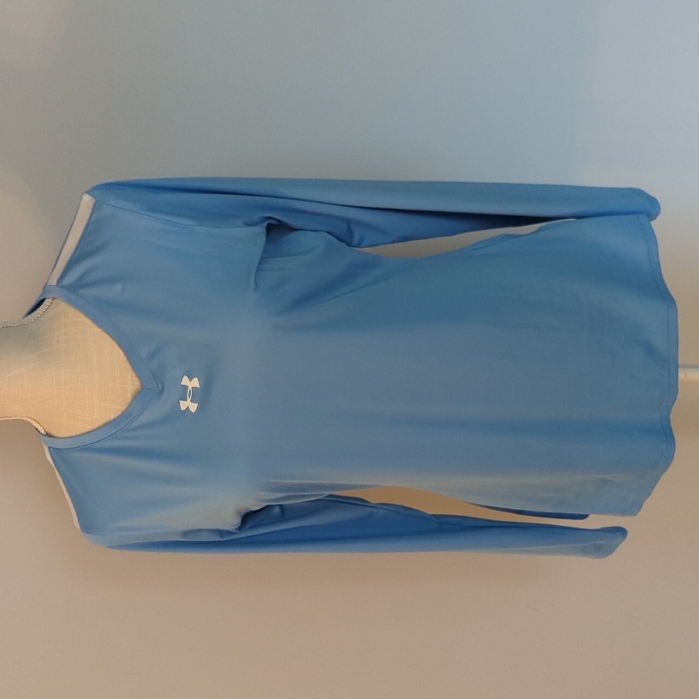 under armor Carolina blue v-neck long sleeve shirt size medium